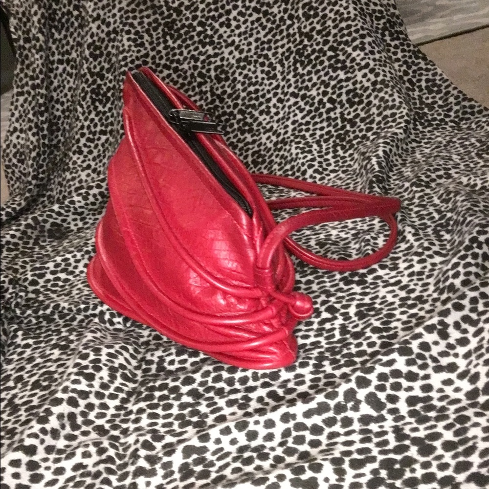 Thomas Leather - Red Handcrafted Spiral handbag